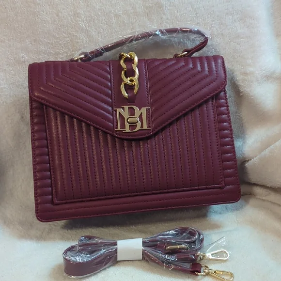 Elegant Burgundy Quilted Handbag - Picture 5 of 7